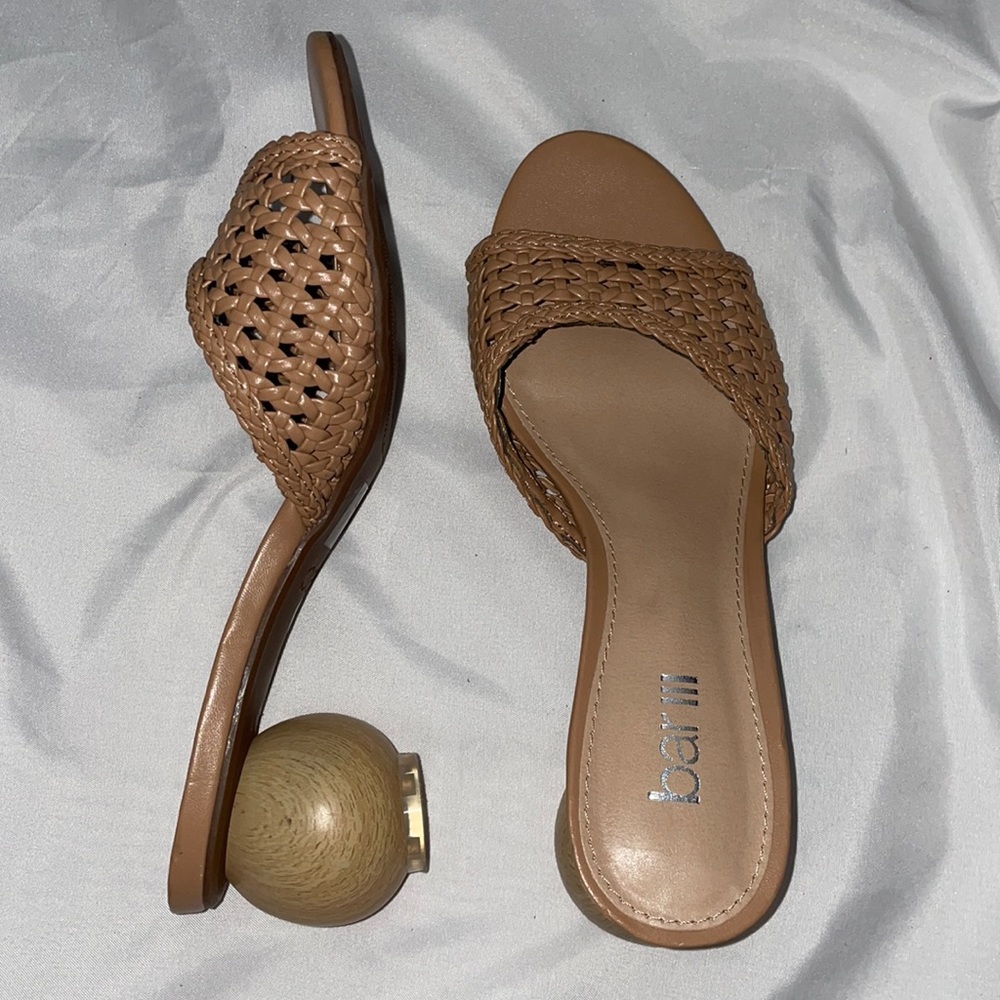 Bar III Tan Ball Slides size 5